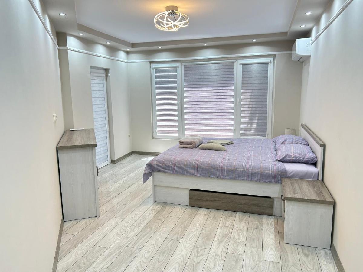 Apartament Deluxe Karina-Free Parking Burgasz Kültér fotó